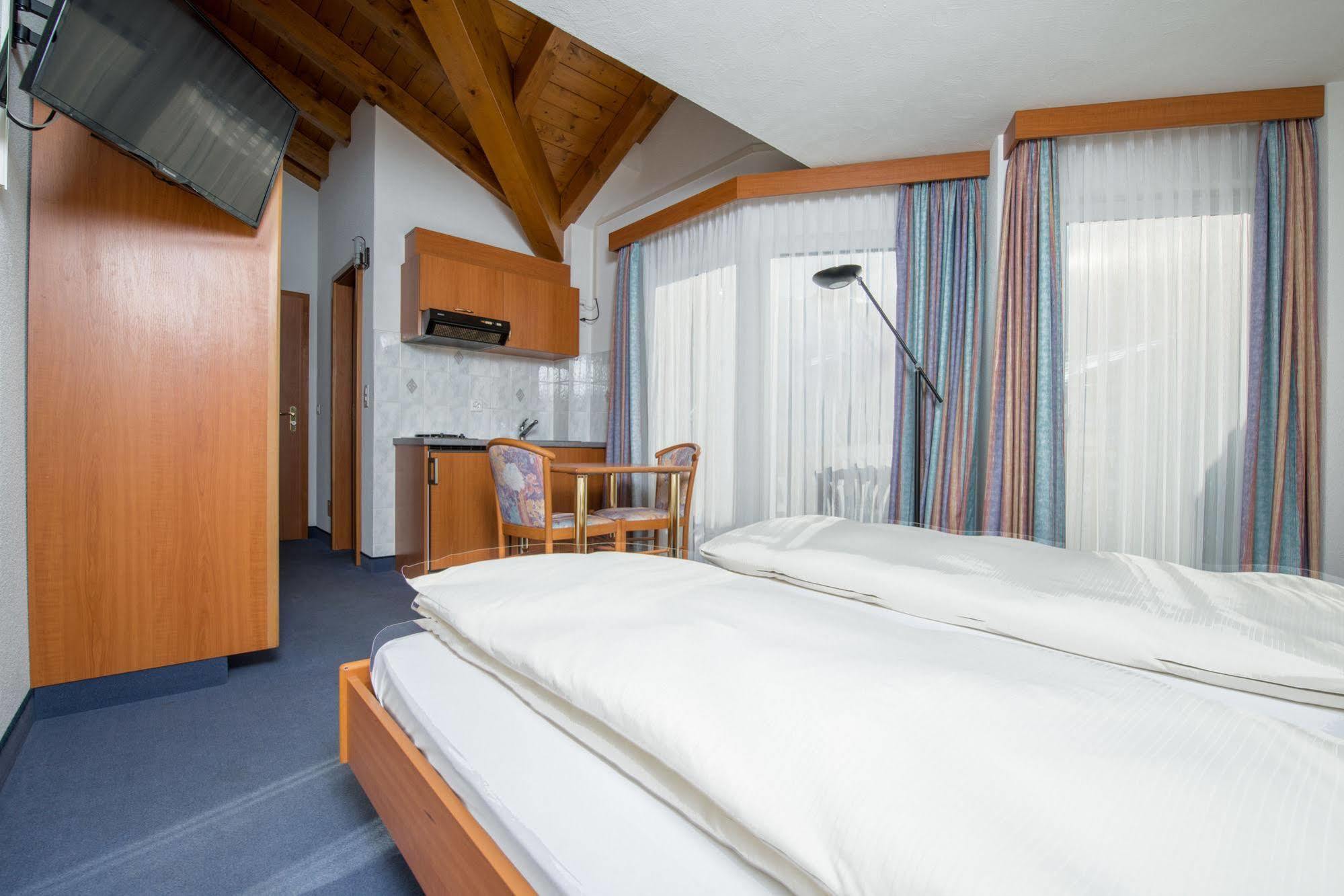 סאס פה Hotel Alpenperle מראה חיצוני תמונה